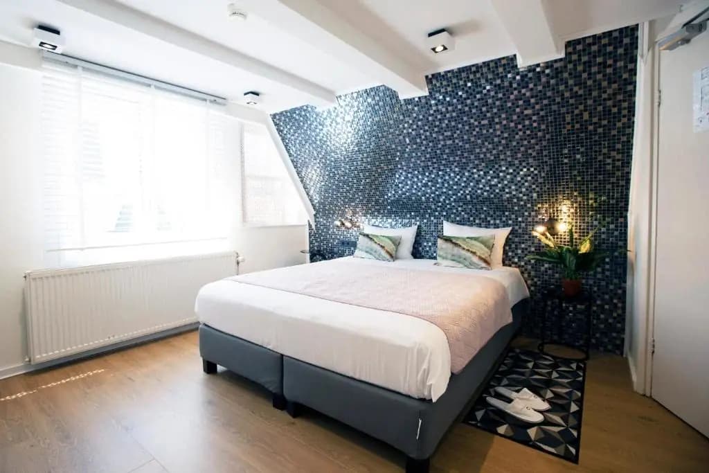 Quentin Golden Bear Hotel