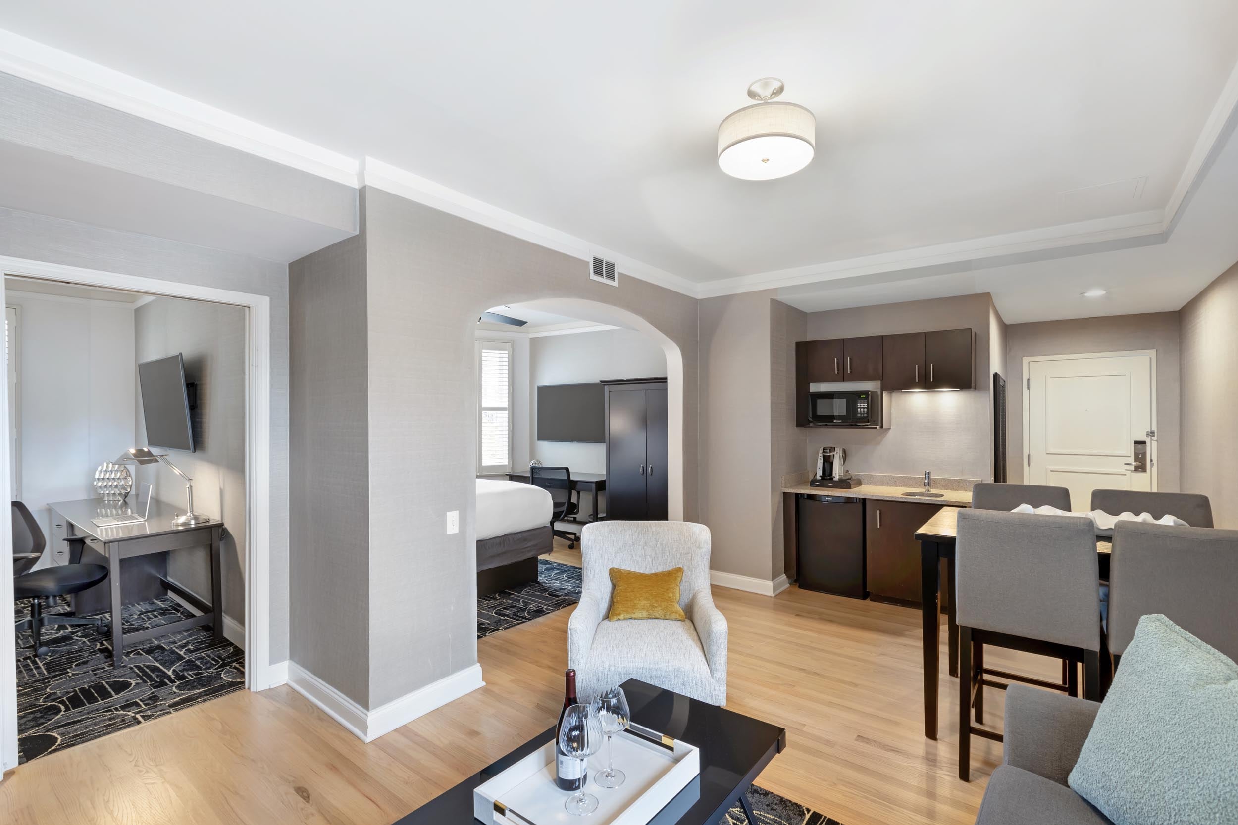מלון Best Western Plus Hawthorne Terrace
